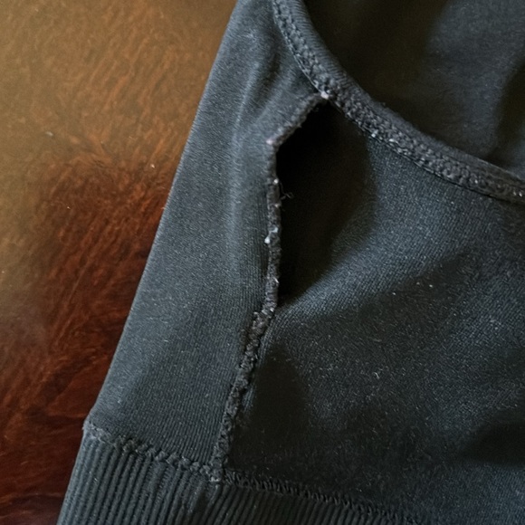 Sport bra With Removable Pads Color Black Label Unclear Size Medium - Picture 10 of 11